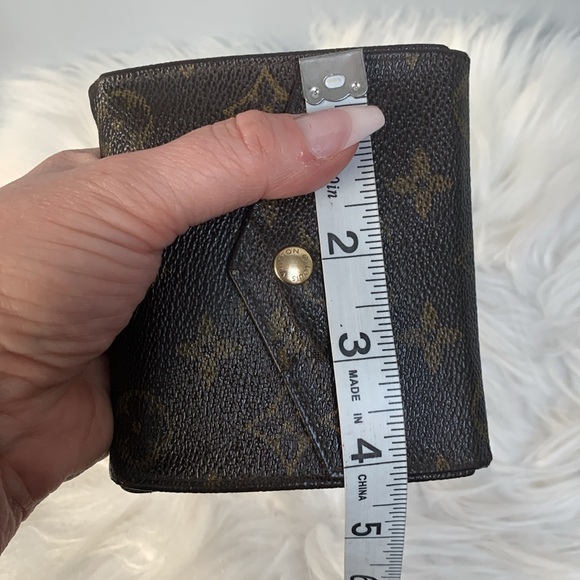 1990 authentic Louis Vuitton compact Elise wallet - scar blemish on front - Picture 15 of 16